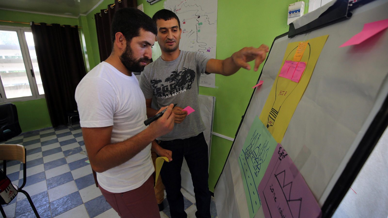 Participants discussing the specific assets of their villages and the values of the local associations in Bejaia. 