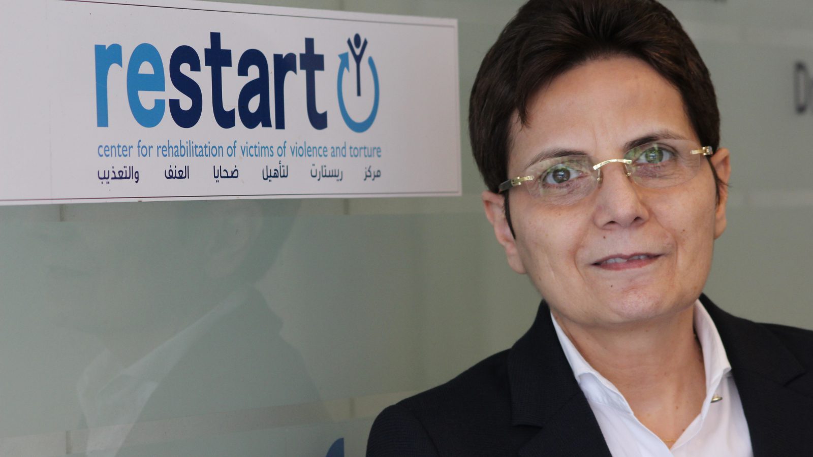 سوزان جبور ، هي مؤسسة Restart ، وهي منظمة غير حكومية تناضل من أجل منع التعذيب ، والعديد من مشاريعها يمولها الاتحاد الأوروبي